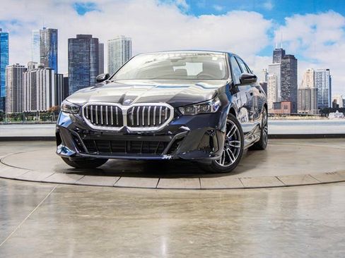 Used 2026 BMW 550e xDrive 550e xDrive w/ Premium Package image 2