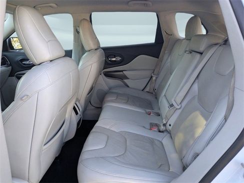 Used 2019 Jeep Cherokee Limited image 19