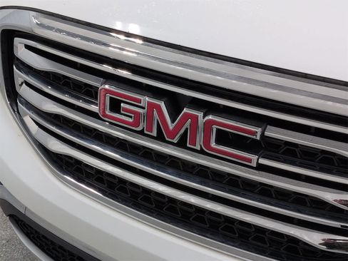 Used 2019 GMC Acadia SLE image 12