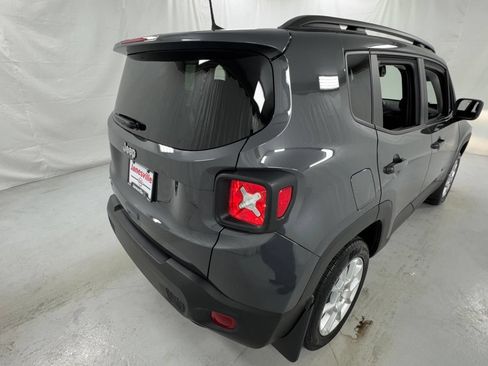 Used 2023 Jeep Renegade Latitude w/ Premium Group AWD/4WD image 3