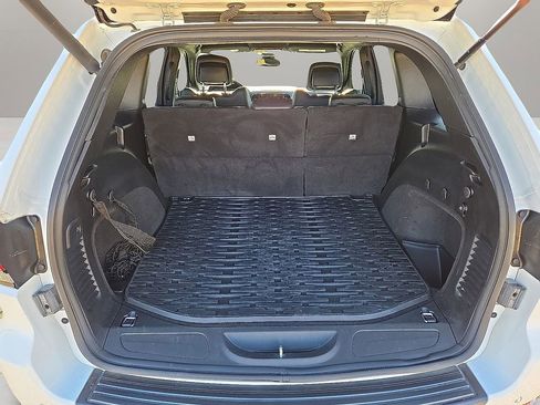 Used 2020 Jeep Grand Cherokee Altitude image 14