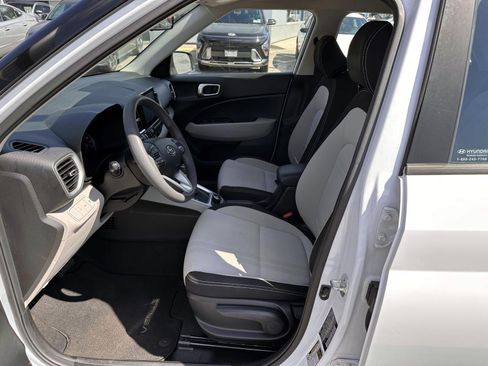 Used 2020 Hyundai Venue SEL FWD image 11