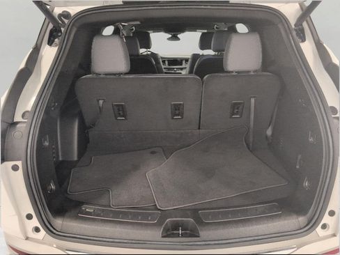 Used 2023 Buick Enclave Essence AWD/4WD image 15