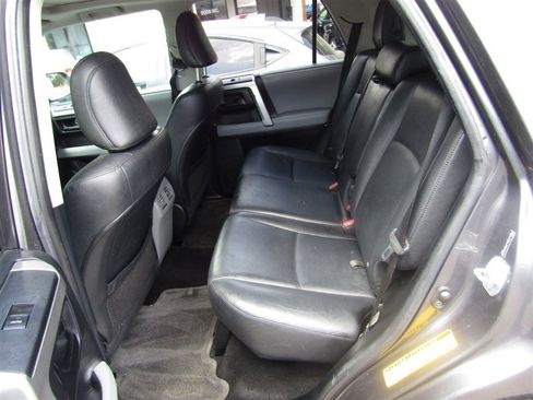 Used 2011 Toyota 4Runner SR5 w/ Premium Pkg w/Leather AWD/4WD image 18
