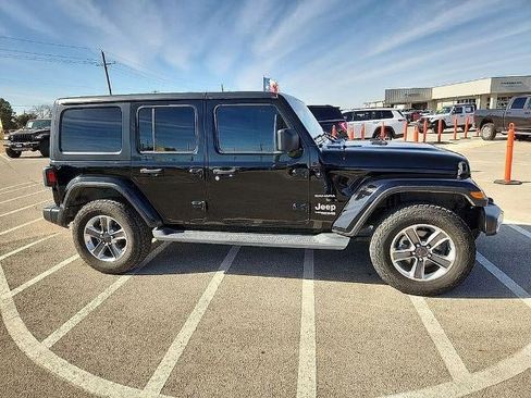 Used 2021 Jeep Wrangler Unlimited Sahara AWD/4WD image 5