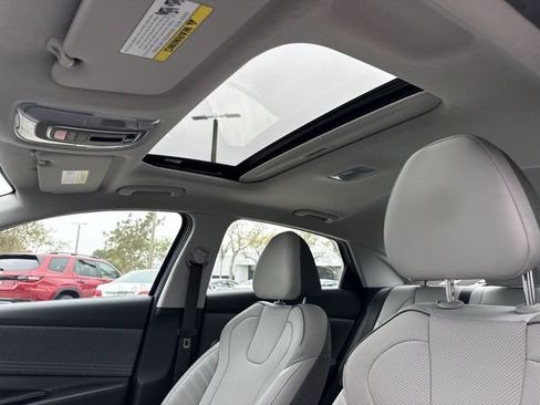 Used 2023 Hyundai Elantra Limited image 22