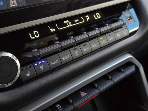 Used 2025 Toyota Sequoia Platinum AWD/4WD image 23