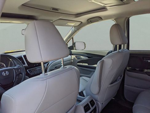 Used 2018 Honda Pilot Touring image 17