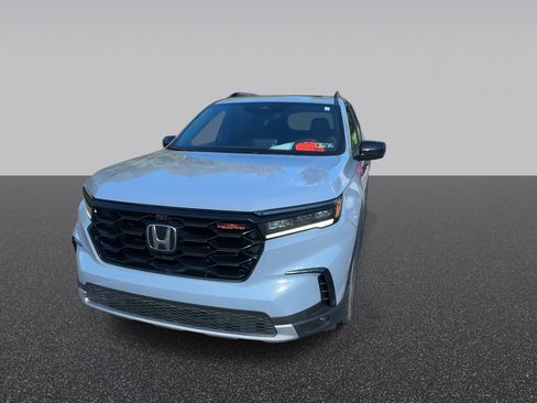 Used 2025 Honda Pilot TrailSport image 4