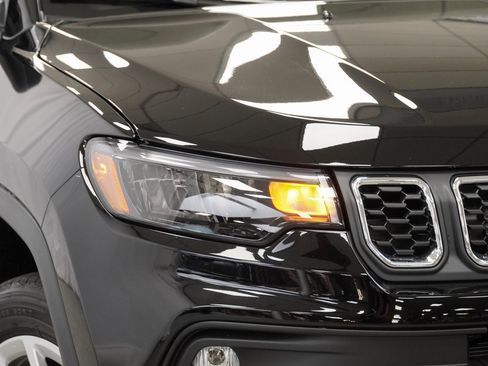 Certified 2025 Jeep Compass Latitude w/ Convenience Group image 5