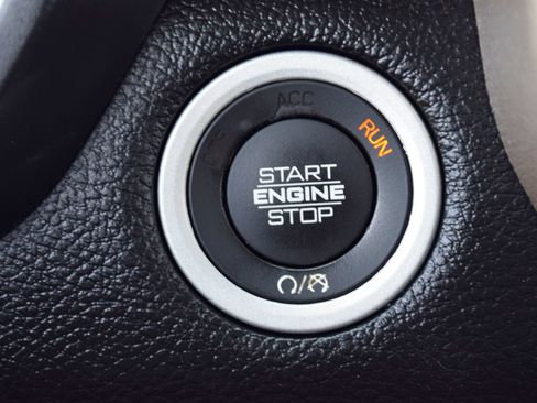 Used 2019 RAM 1500 Laramie AWD/4WD image 11