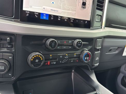New 2026 Ford F250 XLT w/ XLT Premium Package AWD/4WD image 32