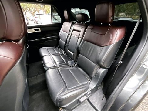 Used 2020 Ford Explorer Platinum w/ Premium Technology Package image 19