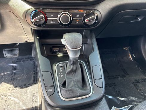 Certified 2025 Kia Soul LX w/ LX Technology Package FWD image 32