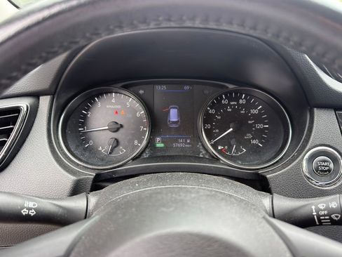 Used 2018 Nissan Rogue SV FWD image 18