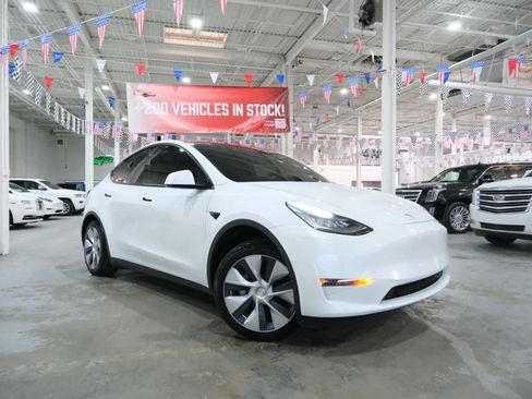 Used 2021 Tesla Model Y 2WD image 2
