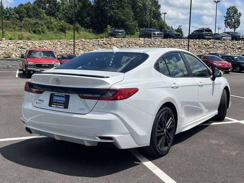 Used 2025 Toyota Camry XSE FWD image 3