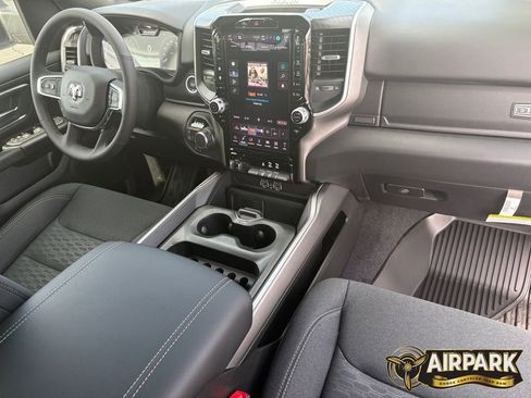 New 2026 RAM 1500 4x4 Crew Cab image 10