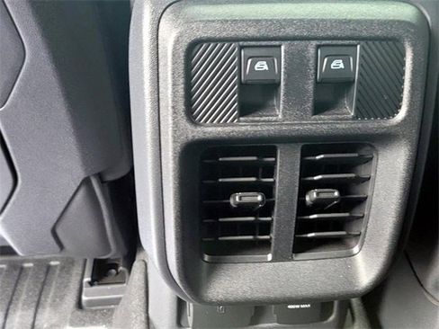 Used 2025 Ford Bronco Badlands image 23