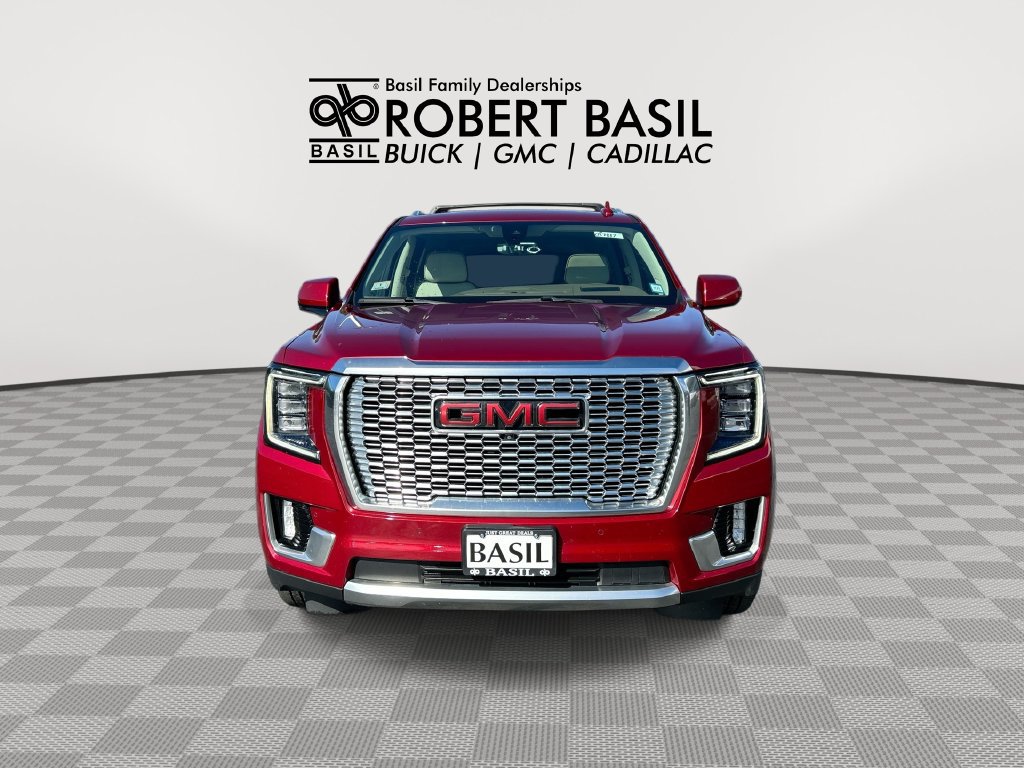 Used 2021 GMC Yukon Denali w/ Denali Premium Package AWD/4WD image 3