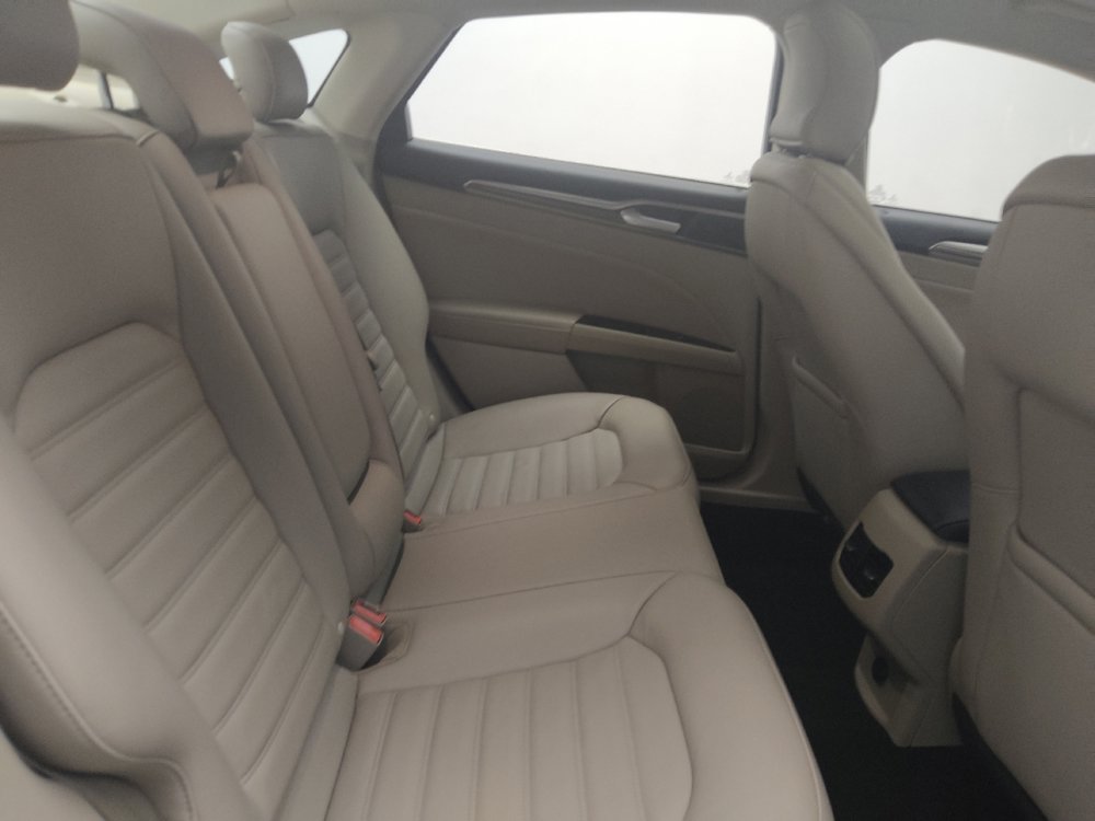 Used 2018 Ford Fusion SE w/ Fusion SE Technology Package FWD image 19