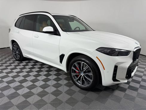 New 2026 BMW X5 xDrive40i w/ M Sport Package AWD/4WD image 1