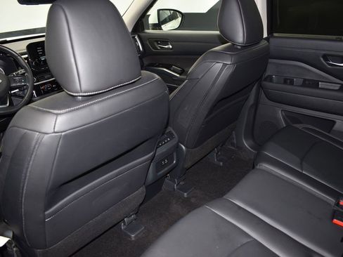 Used 2024 Nissan Pathfinder SL image 15