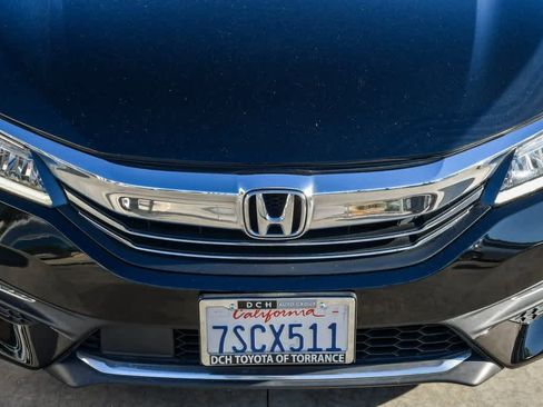 Used 2016 Honda Accord Touring image 5