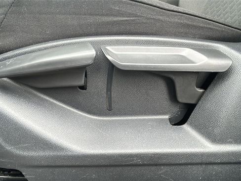 Used 2021 Volkswagen Tiguan S image 23