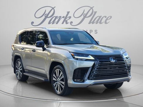 Used 2025 Lexus LX 700h Luxury w/ Appearance Package AWD/4WD image 4