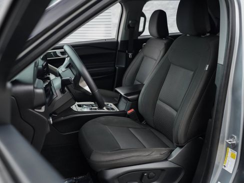Used 2023 Ford Explorer XLT image 22