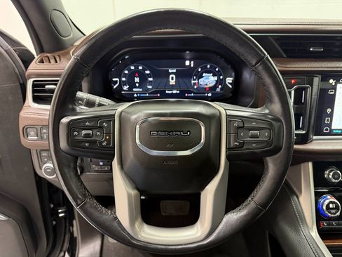 Used 2022 GMC Yukon XL Denali w/ Denali Premium Package image 18