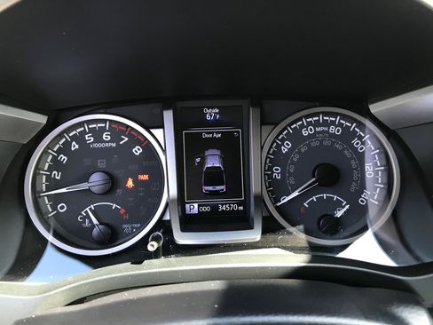 Certified 2023 Toyota Tacoma SR5 AWD/4WD image 17