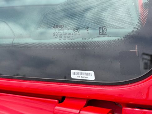 Used 2025 Jeep Wrangler Unlimited Sahara AWD/4WD image 30