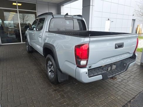 Used 2019 Toyota Tacoma Limited image 2