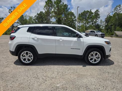 Certified 2024 Jeep Compass Latitude AWD/4WD image 3