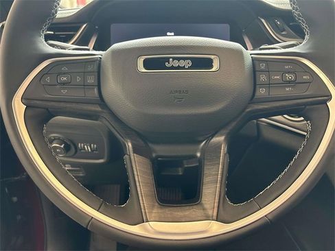 New 2025 Jeep Grand Cherokee Limited image 13