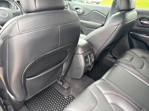Used 2020 Jeep Cherokee Trailhawk AWD/4WD image 31