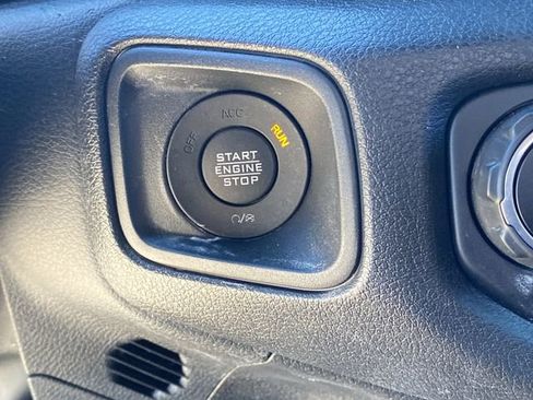 Used 2024 Jeep Gladiator Sport image 18