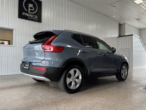 Used 2021 Volvo XC40 T5 Momentum image 41