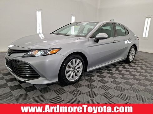 Certified 2018 Toyota Camry LE FWD image 1