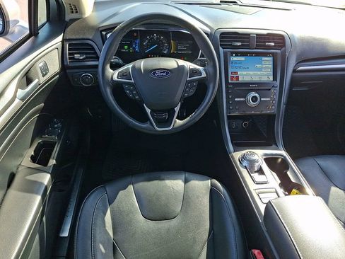 Used 2018 Ford Fusion Titanium FWD image 11