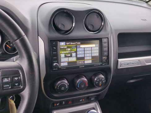 Used 2014 Jeep Compass Latitude image 28