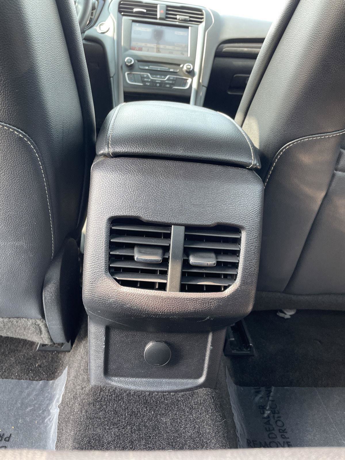 Used 2018 Ford Fusion SE w/ Equipment Group 201A FWD image 27