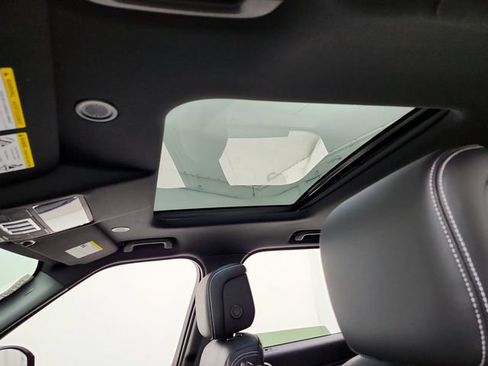 New 2026 Land Rover Discovery Dynamic SE AWD/4WD image 18
