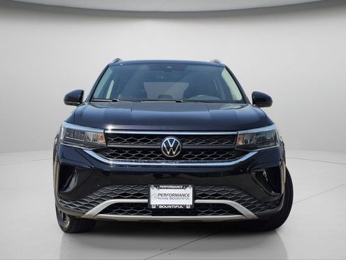 Used 2023 Volkswagen Taos SE w/ Panoramic Sunroof Package AWD/4WD image 3
