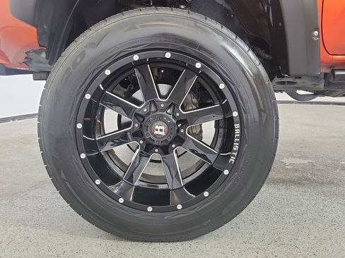 Used 2018 Toyota Tacoma SR5 RWD image 9