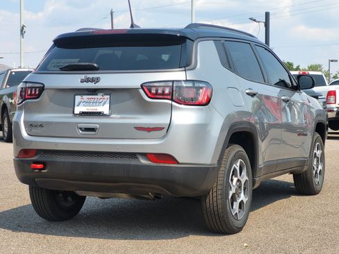 Used 2022 Jeep Compass Trailhawk w/ Trailhawk Convenience Group AWD/4WD image 4