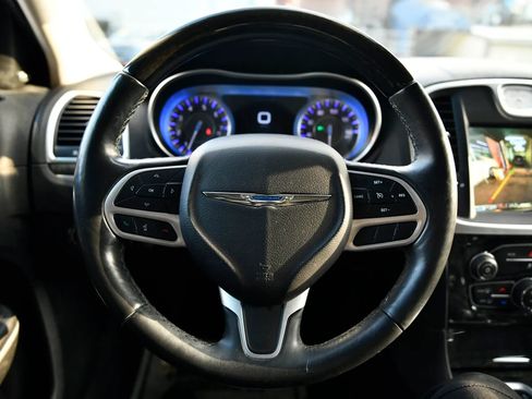 Used 2019 Chrysler 300 Limited RWD image 13