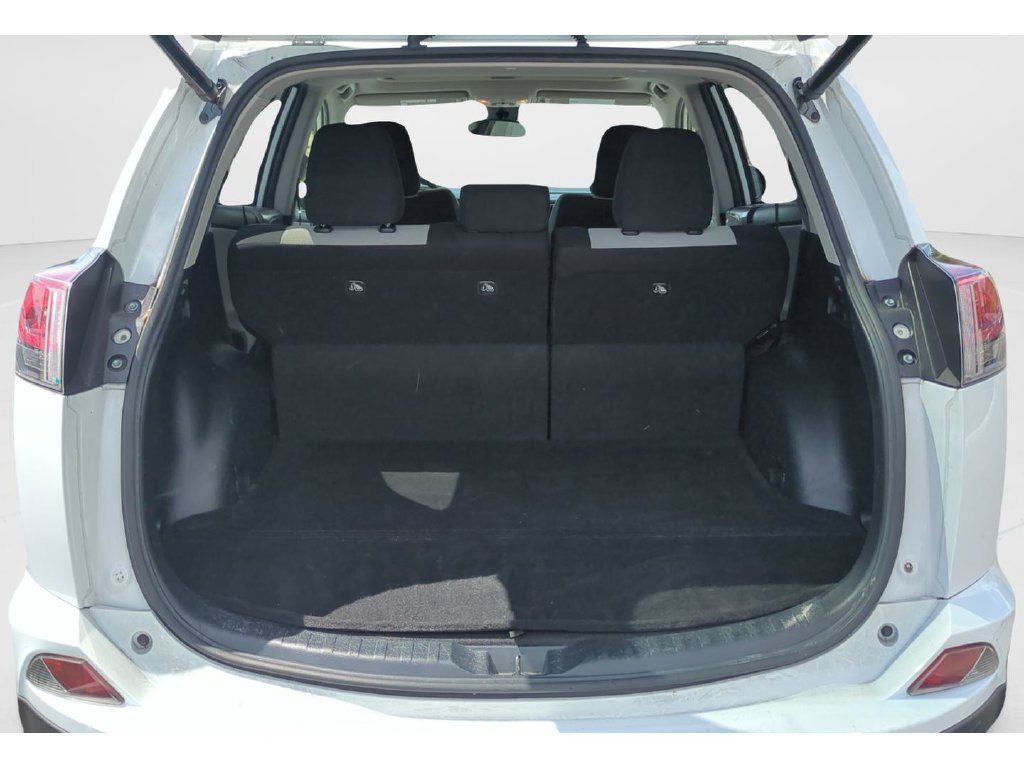Used 2017 Toyota RAV4 XLE FWD image 9